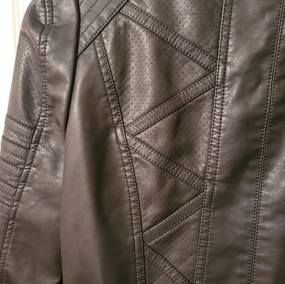 Lock & Love Leather Jacket - Picture 13 of 13